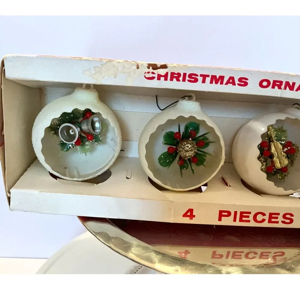 Decor Novelties Box of 4 Christmas ornaments diorama balls MCM snowballs